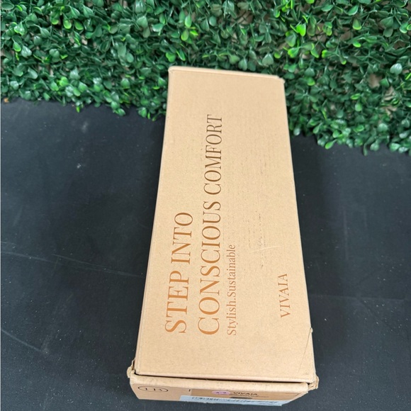 Vivaia Square-Toe V-Cut Flats (Margot 2.0) - W8.5 - Picture 10 of 10